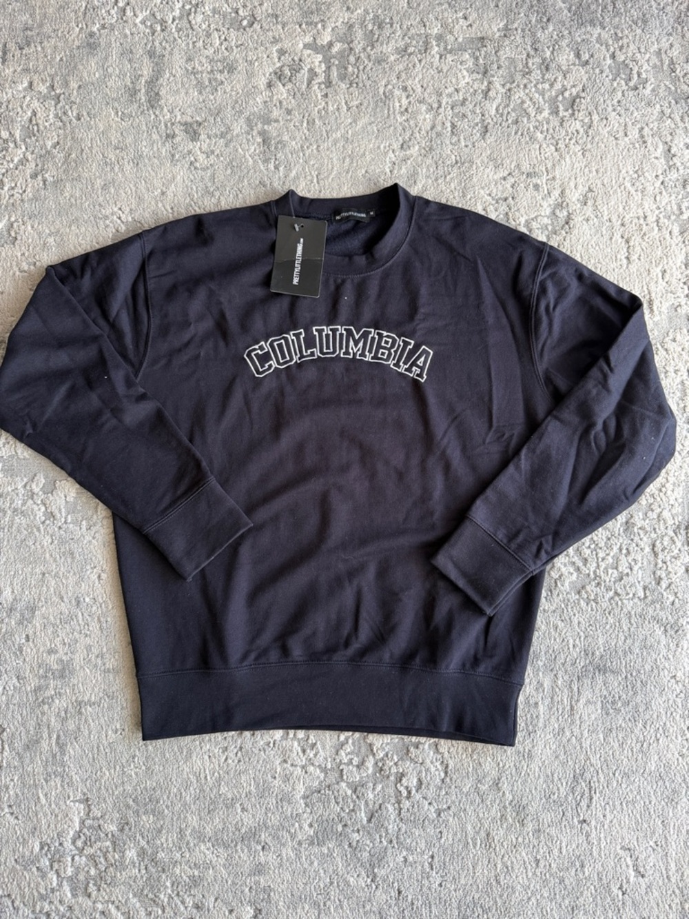 PrettyLittleThing - Columbia Embroidered Logo Navy Oversized Sweatshirt M
